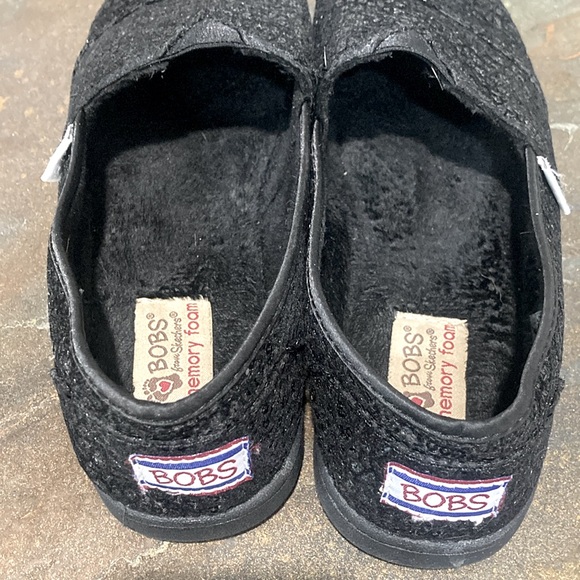 Sequined Patterned Memory Foam Bobs - Picture 3 of 4